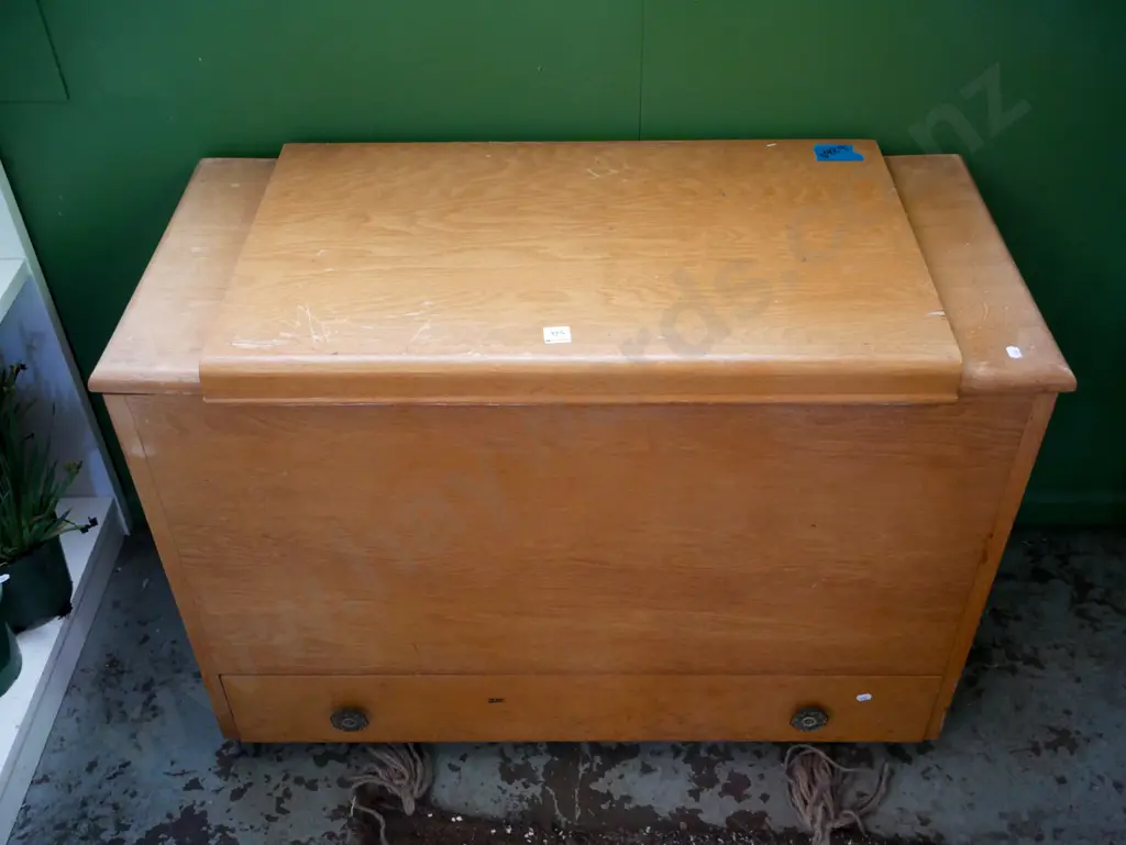 oak blanket box with single drawer H-670 W-940 D-450 Image 1++