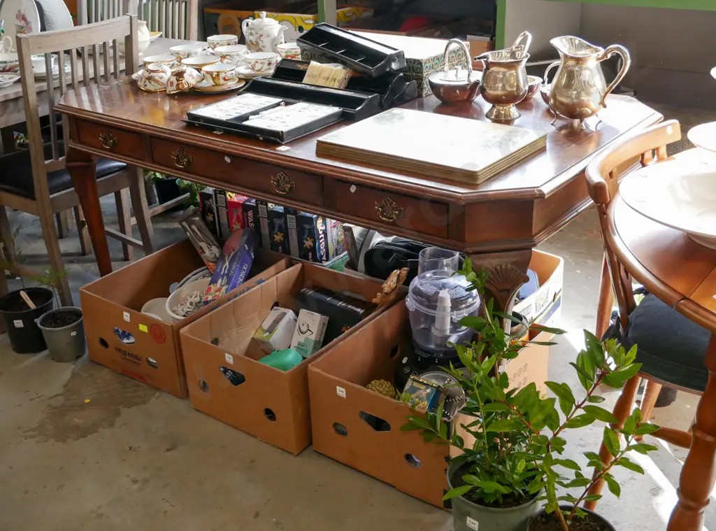 cab leg burr wood veneer 3 drawer desk - varnish needs attention Image 1++