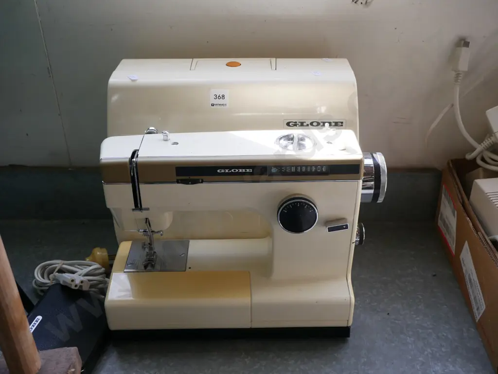 Globe sewing machine Image 1++