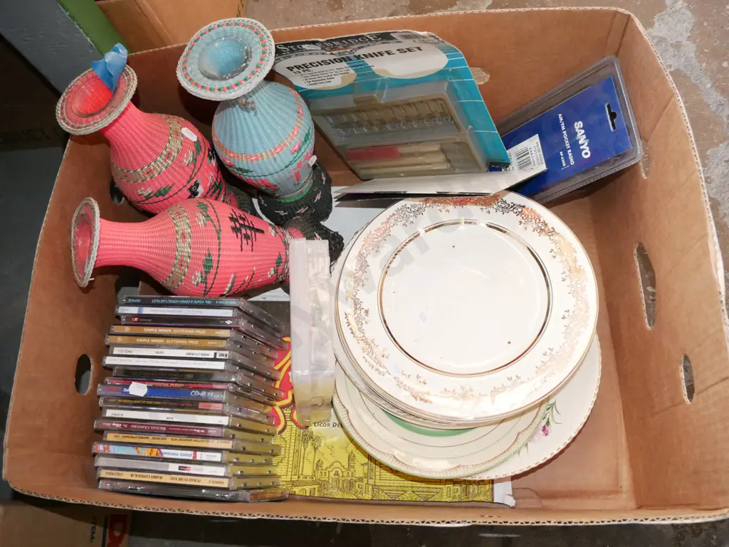 box; woven plastic vases, CDs, plates, knife set etc Image 1++