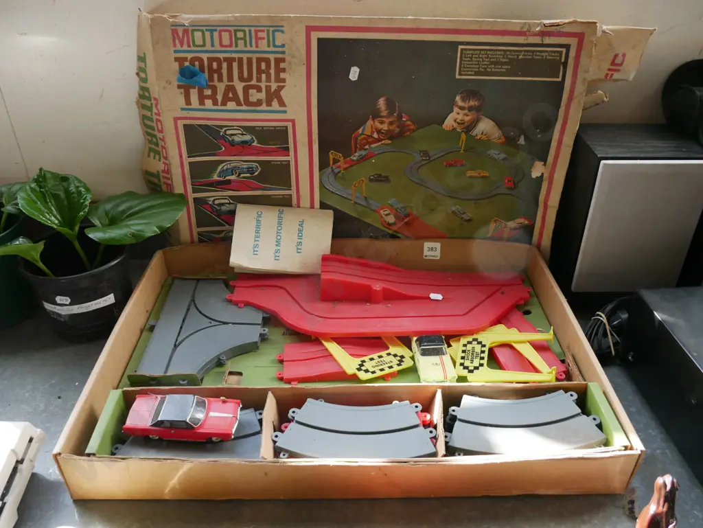 early toy car and race track set Image 1++