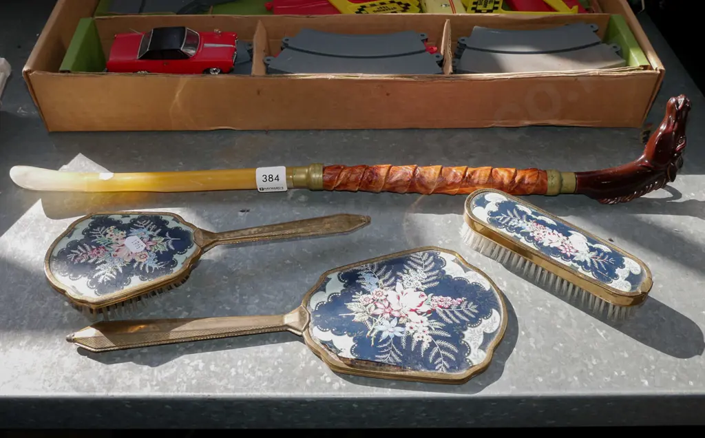 dressing table set, shoe horn Image 1++