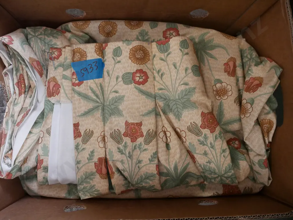 box of curtains Image 1++