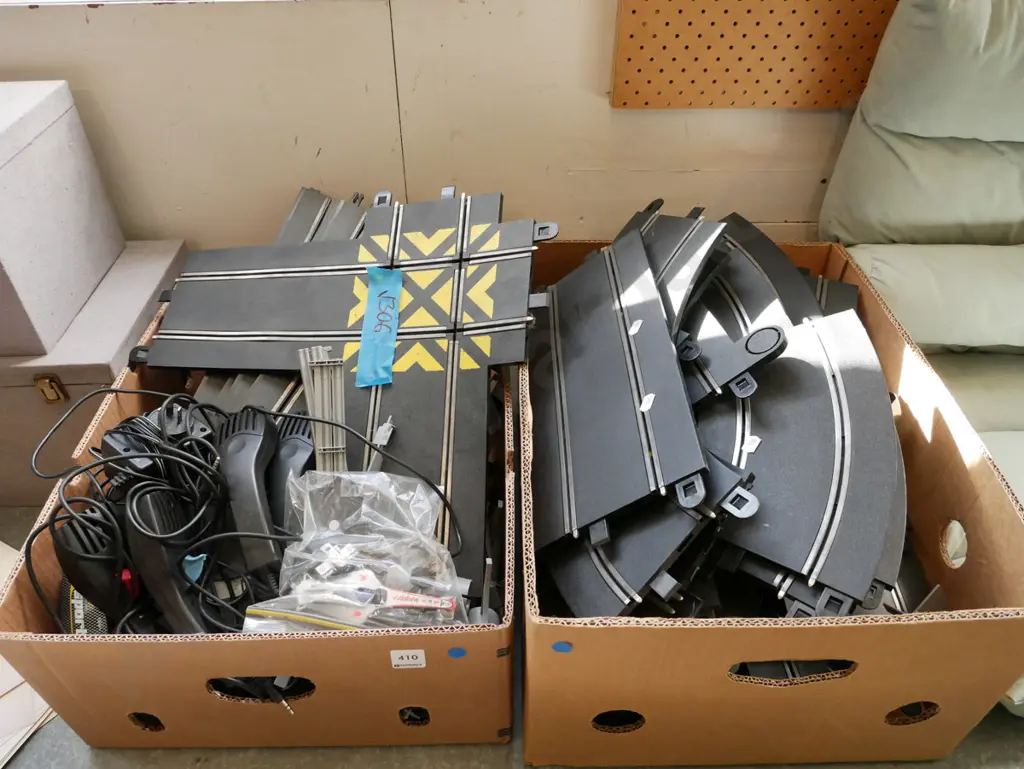 2x boxes slot car set tracks and car Image 1++