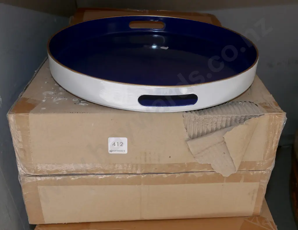 box of 4 plastic round trays Image 1++