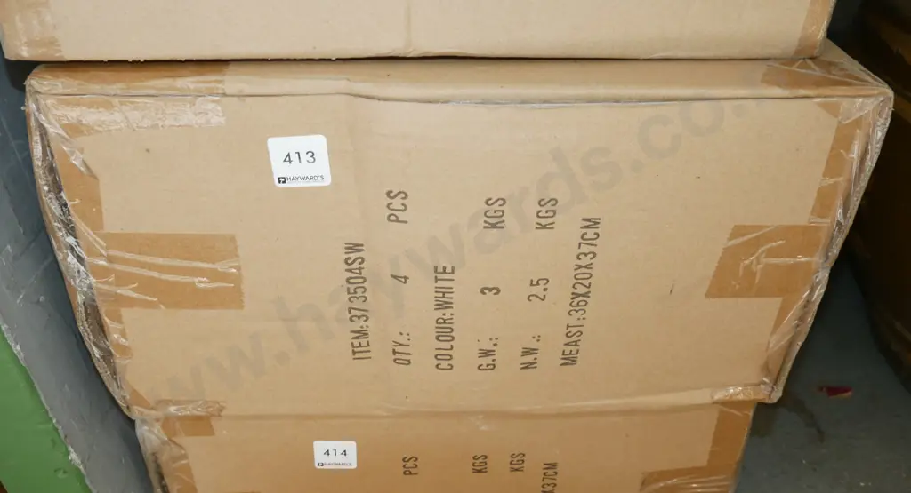 box of 4 plastic round trays Image 1++