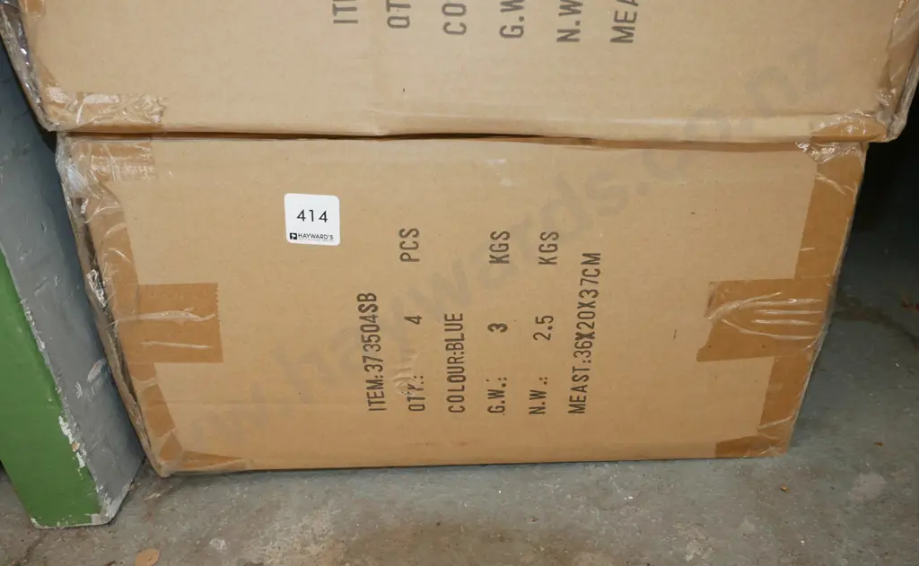 box of 4 plastic round trays Image 1++