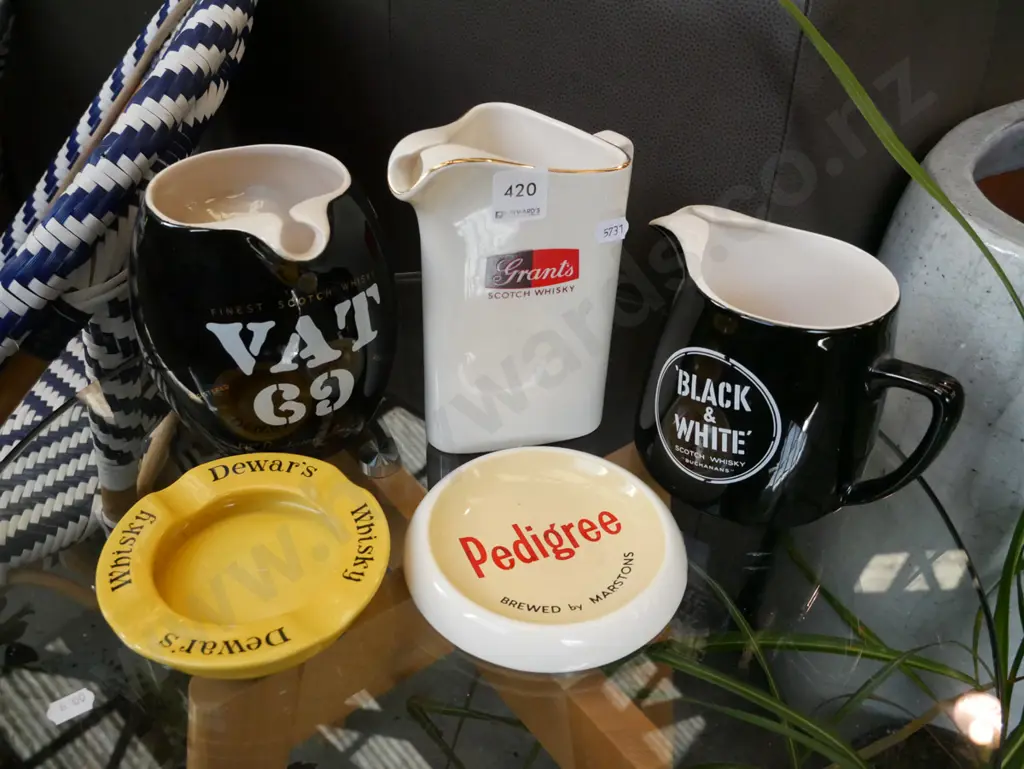 3x whisky jugs, 2x ashtrays Image 1++