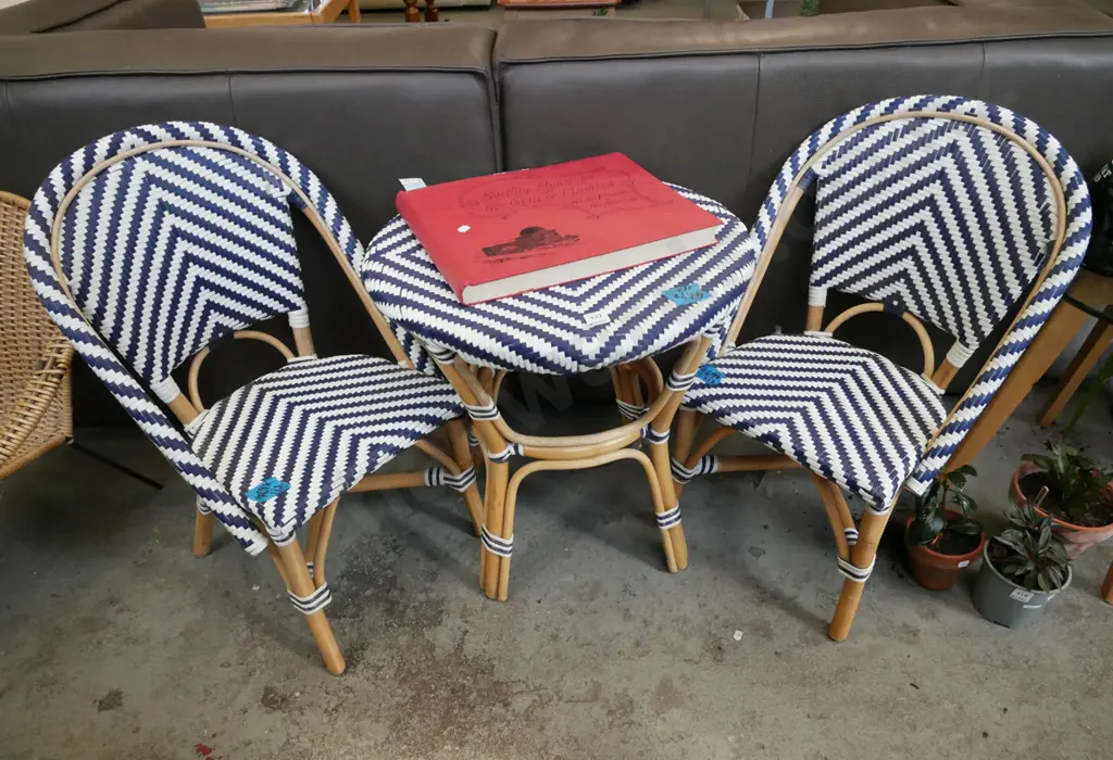 child's retro 3 piece woven plastic and bamboo patio suite - 2x chairs, 1x small table Image 1++