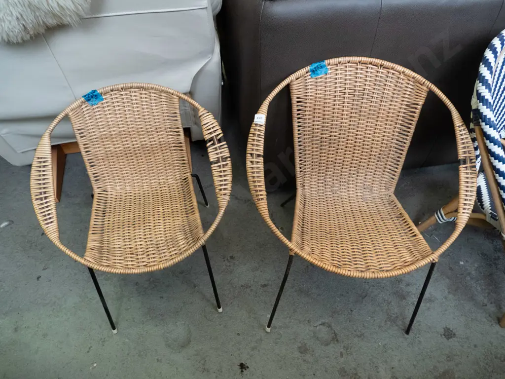 2x retro woven plastic child's moon chairs Image 1++