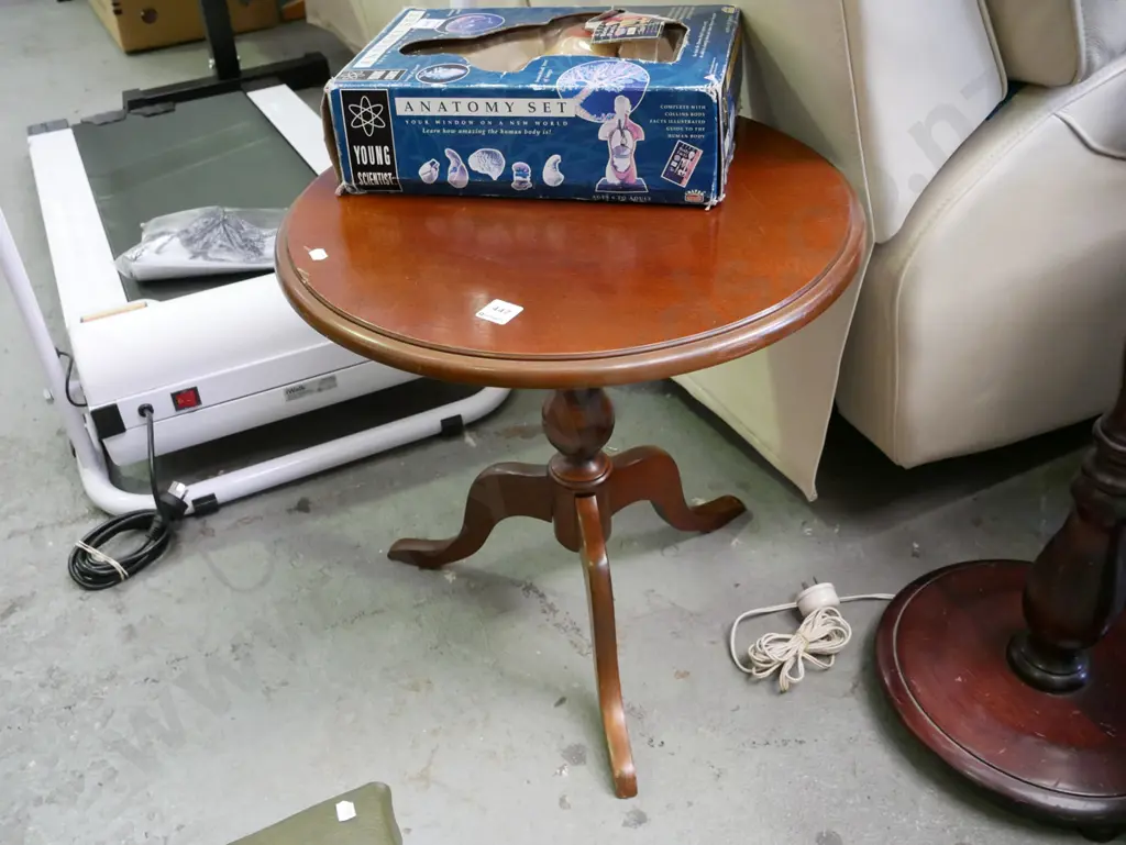 mdf mahogany veneer wine table Image 1++