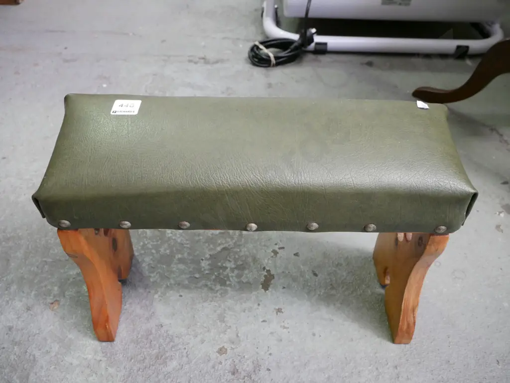 green vinyl prayer kneeler Image 1++