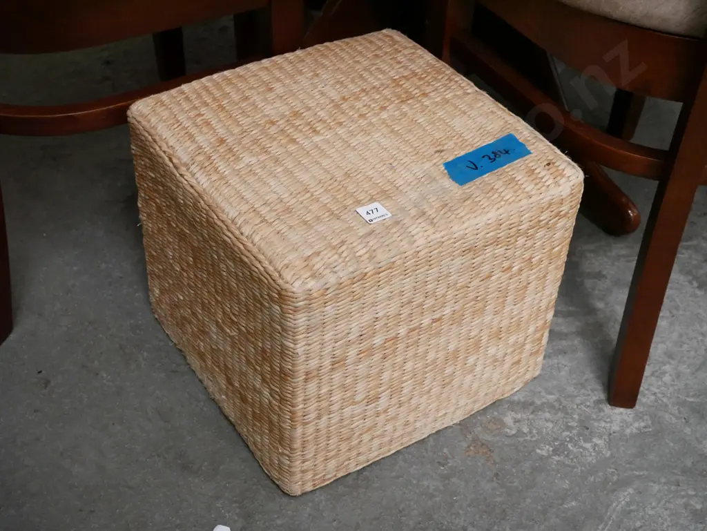 seagrass ottoman Image 1++