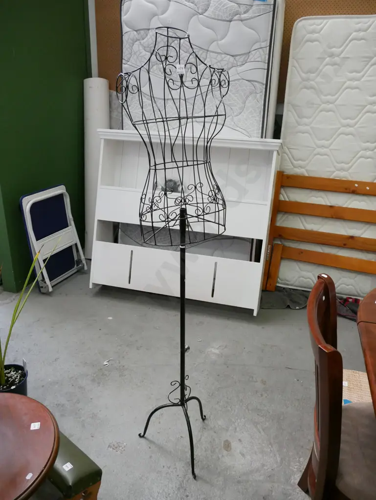 bent wire female torso on stand H-1600 Image 1++