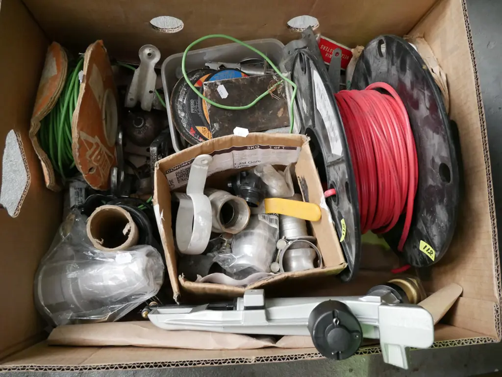 box; large heavy duty impact sprinkler, roll of cable etc Image 1++