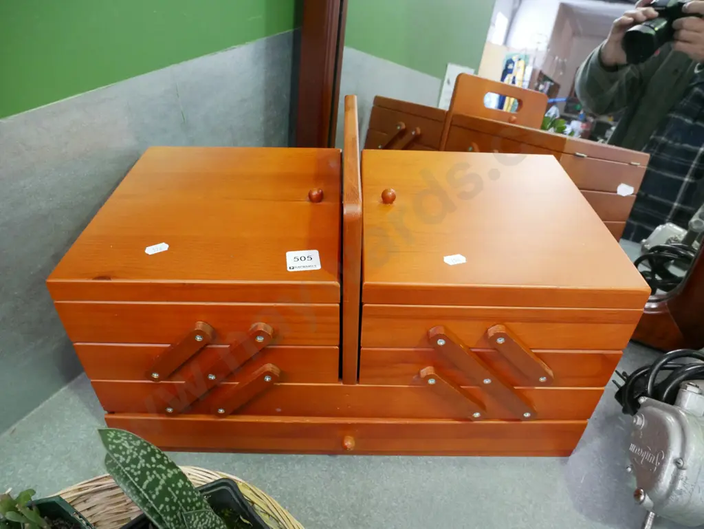 wooden sewing concertina Image 1++