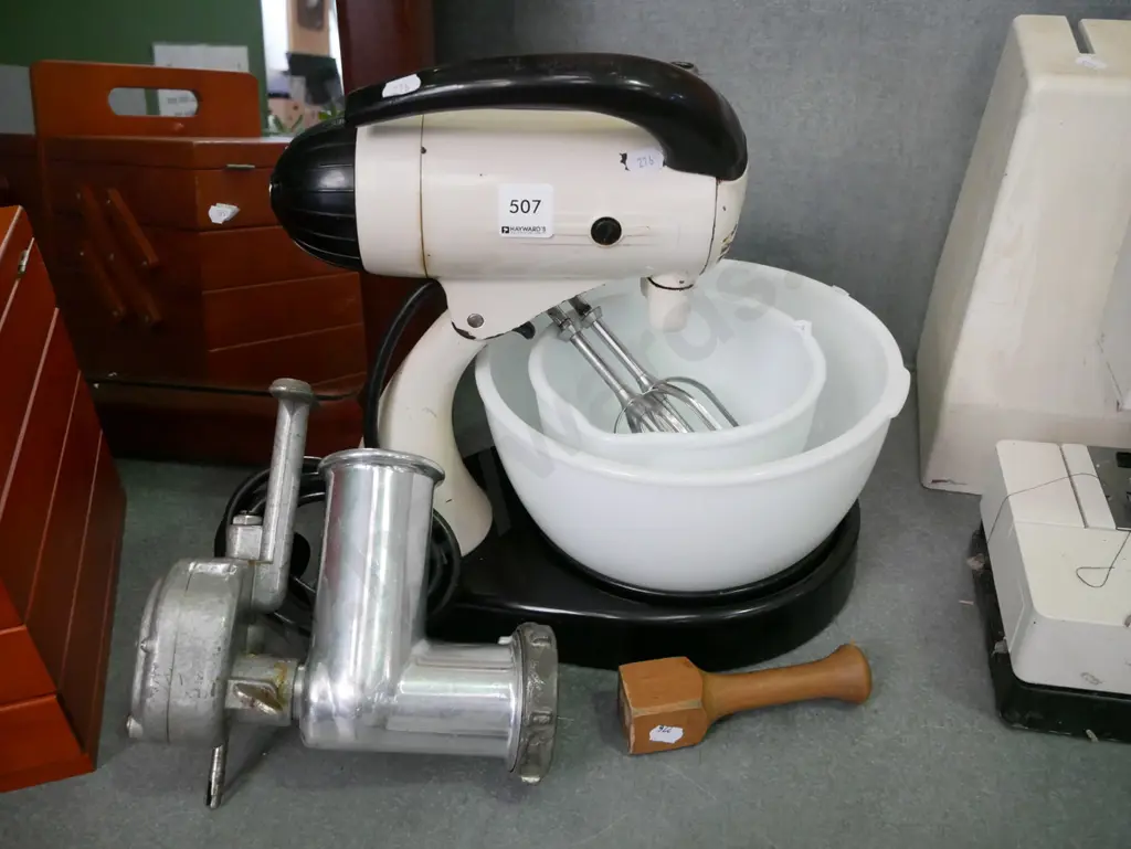 Sunbeam Mixmaster with mincer accessory Image 1++
