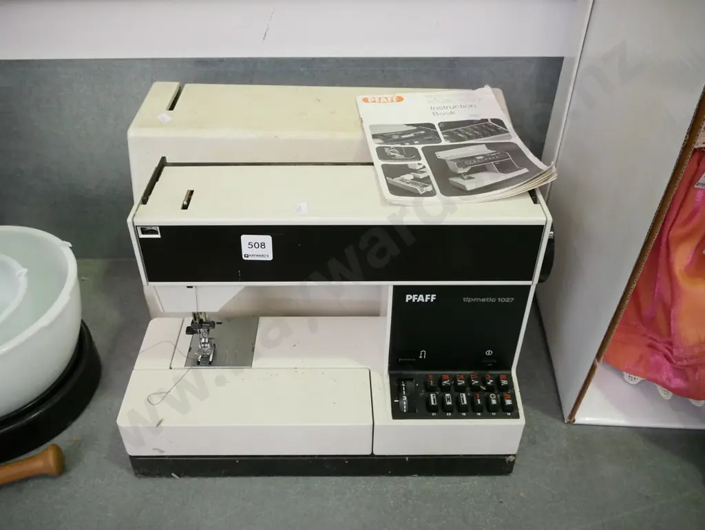 Pfaff sewing machine Image 1++