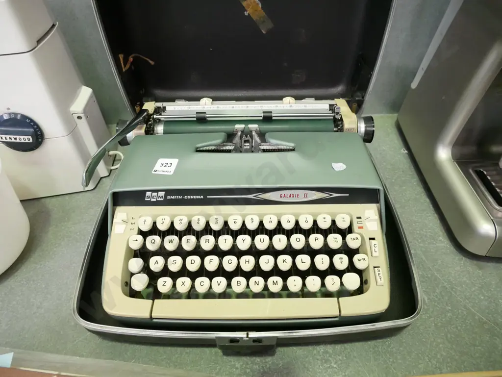 Smith Corona portable typewriter Image 1++