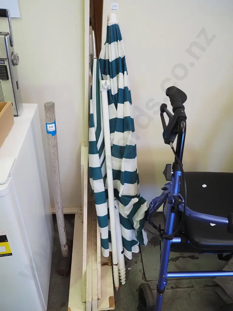 2x beach sun umbrellas Image 1++