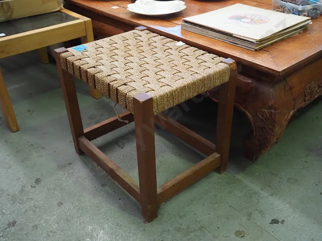 oak and seagrass stool Image 1++