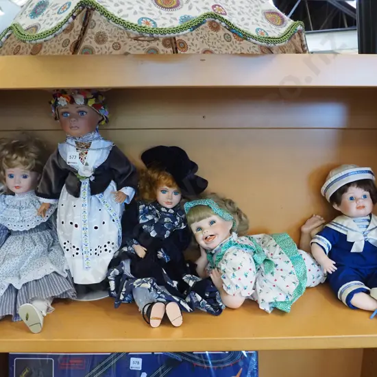 shelf; 5 porcelain dolls
