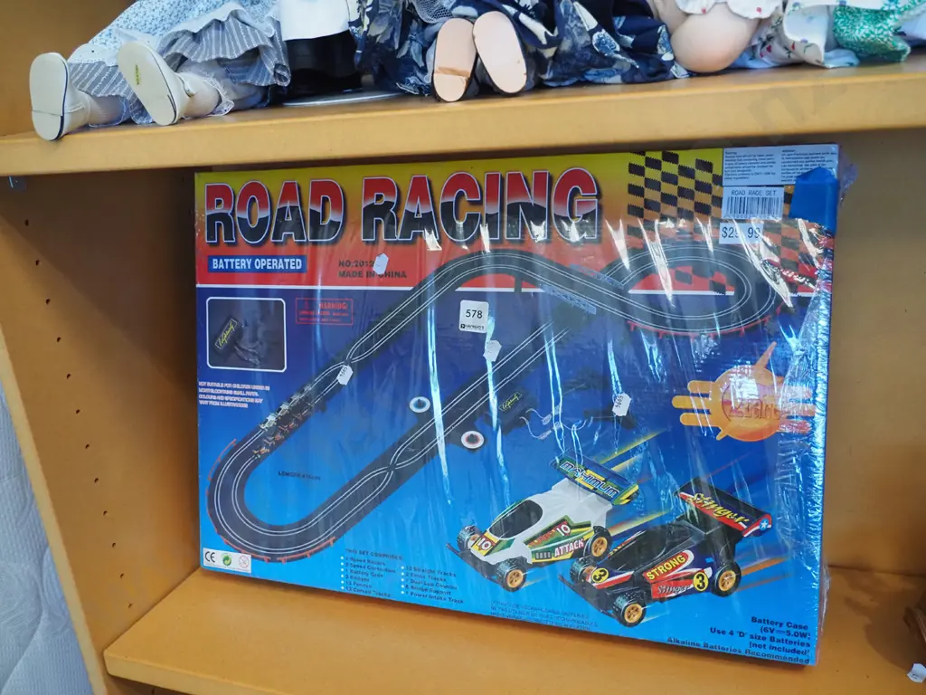 Road Racer battery operated slot car set Image 1++