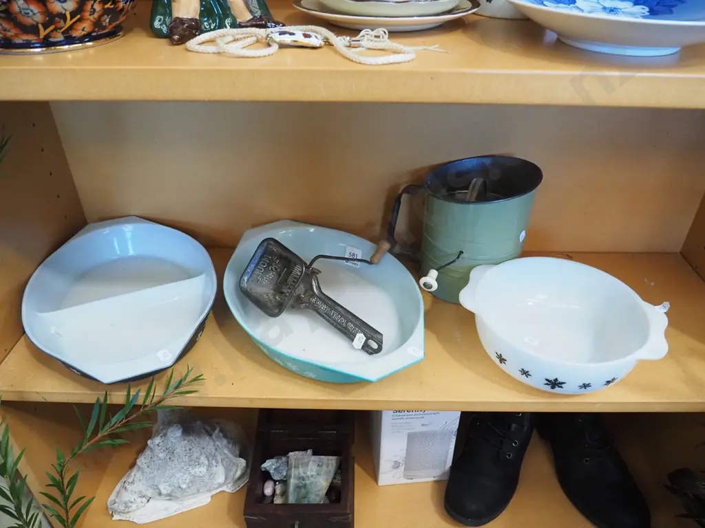 shelf; flour sifter, mouli, 3x retro pyrex glass dishes Image 1++