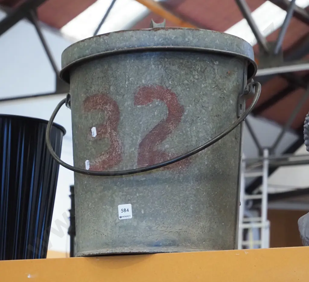 galvanised ashcan Image 1++