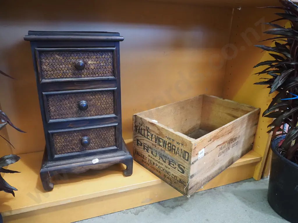 wooden box, small 3 drawer chest  H-430 Image 1++