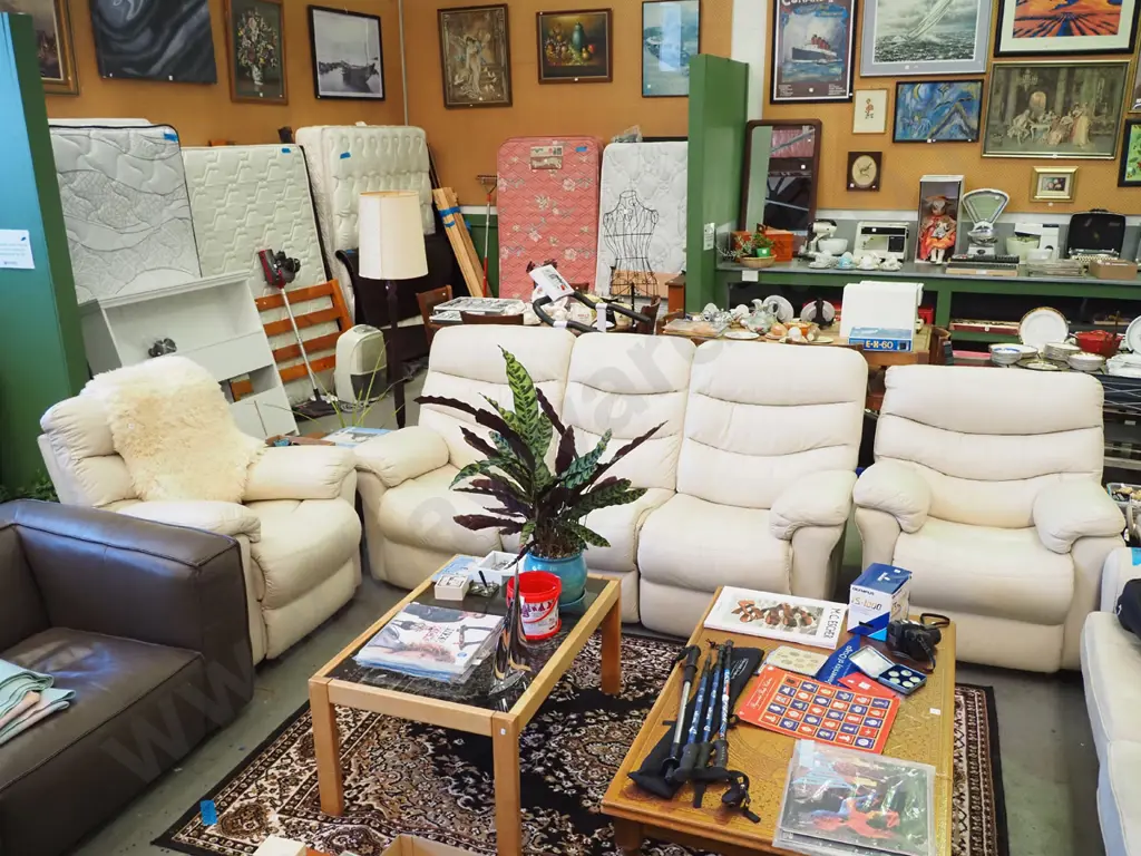 cream leather upholstered La-Z-Boy 3 piece lounge suite with 1 reclining 3 seater and 2x reclining singles Image 1++