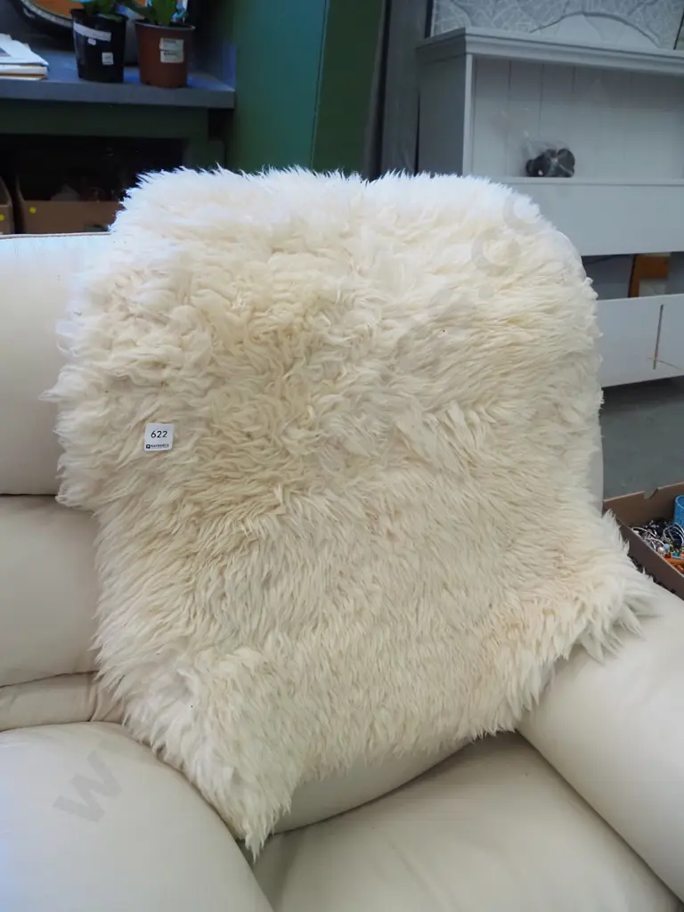 woollen sheepskin Image 1++