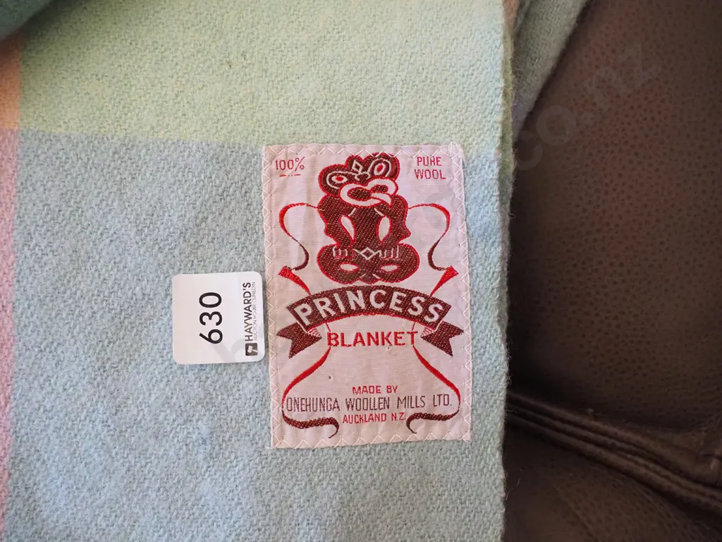 2x checked woollen Onehunga Princess blankets Image 1++