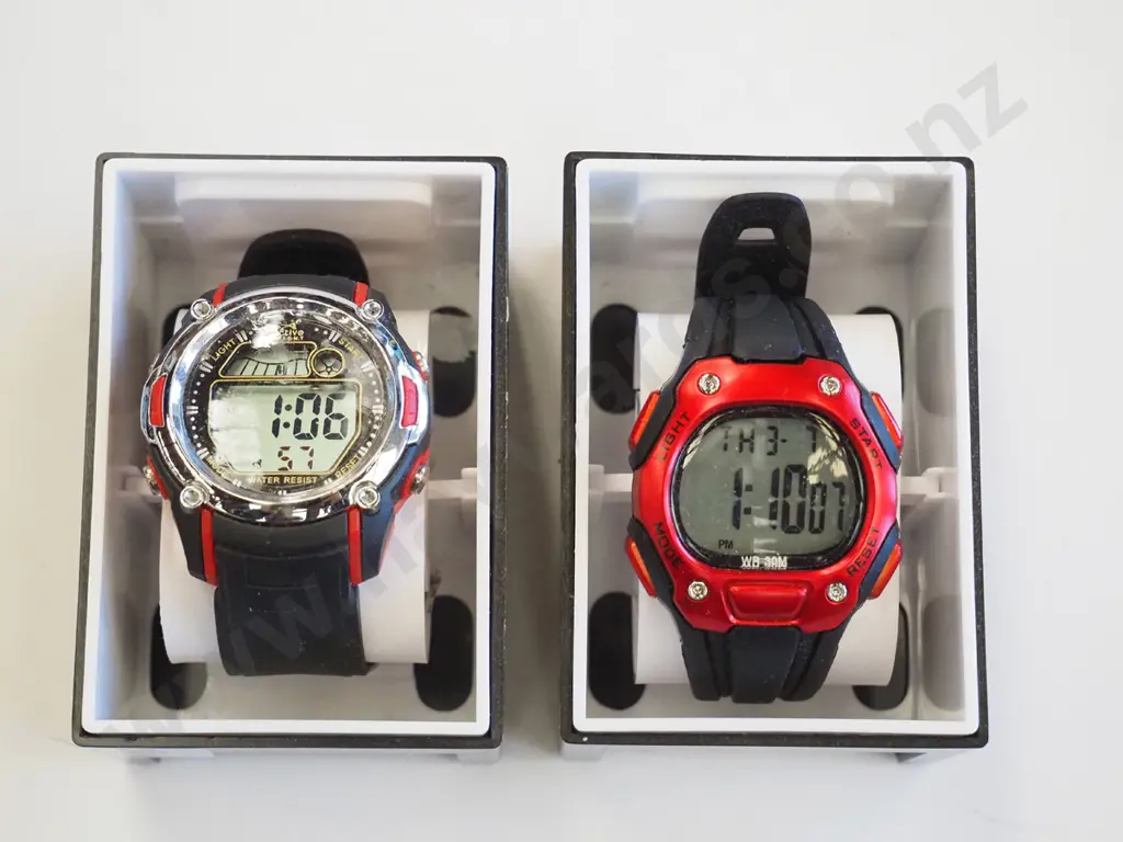2x digital wristwatches Image 1++
