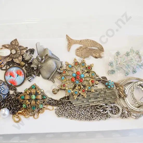 tray of costume jewellery
