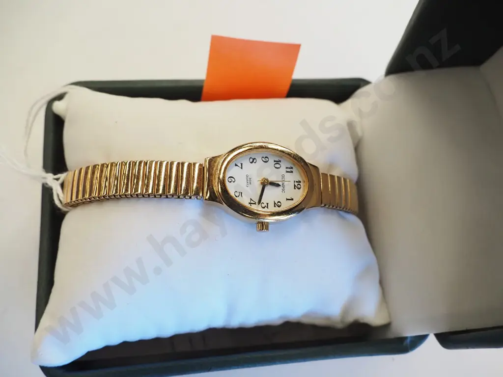 cased ladies golden watch Image 1++
