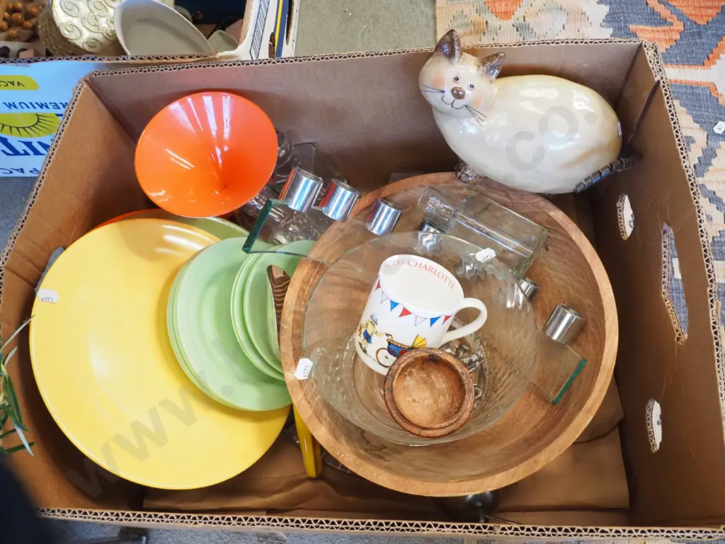 box; wooden salad bowl, Duraware picnic plates, cat figurine etc Image 1++