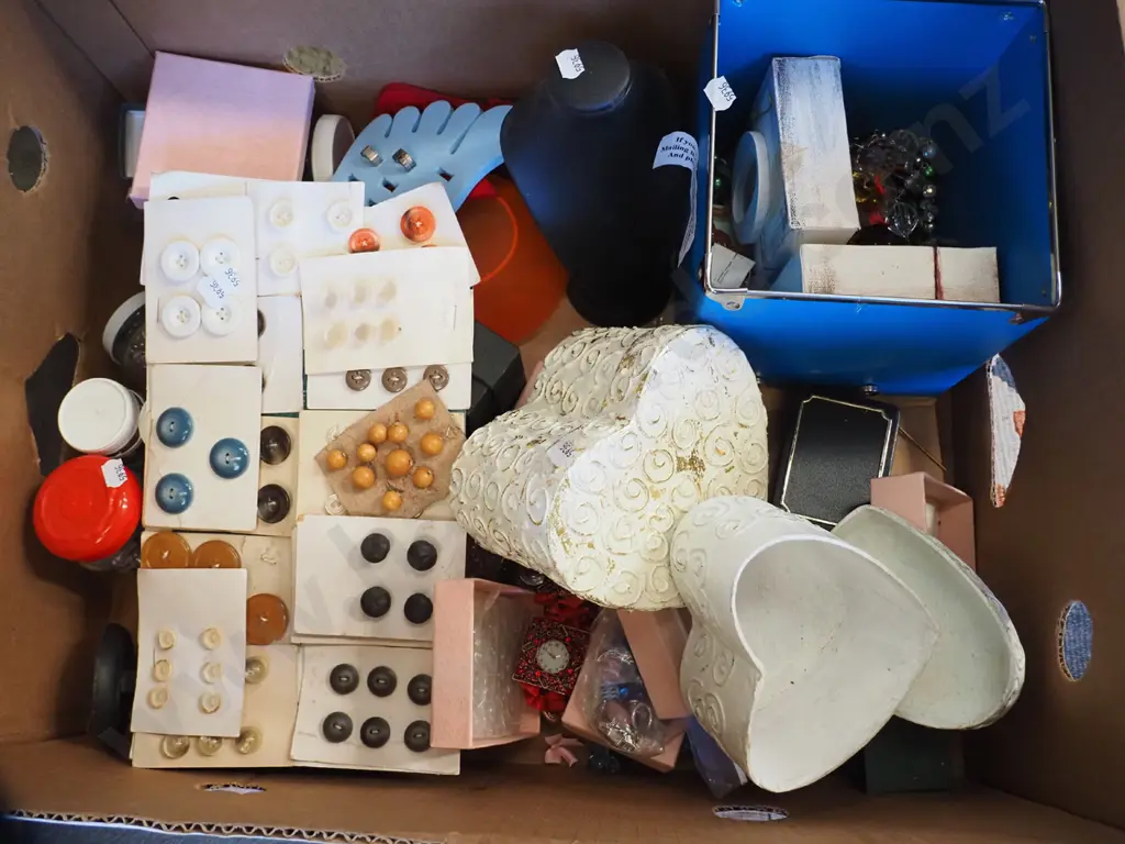 box; buttons, costume jewellery, boxes etc Image 1++