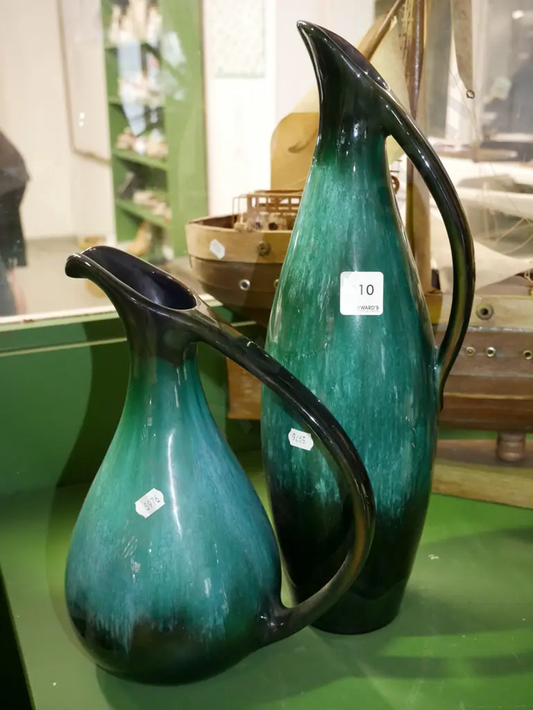 2x Blue Mountain ewer vases H-400 Image 1++