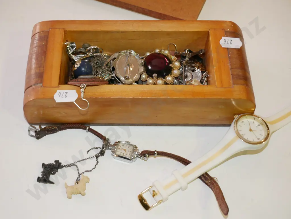 lidded trinket box and costume jewellery Image 1++