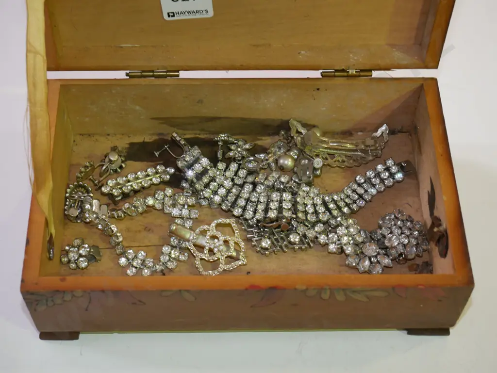 hand worked jewellery box and costume jewellery Image 1++