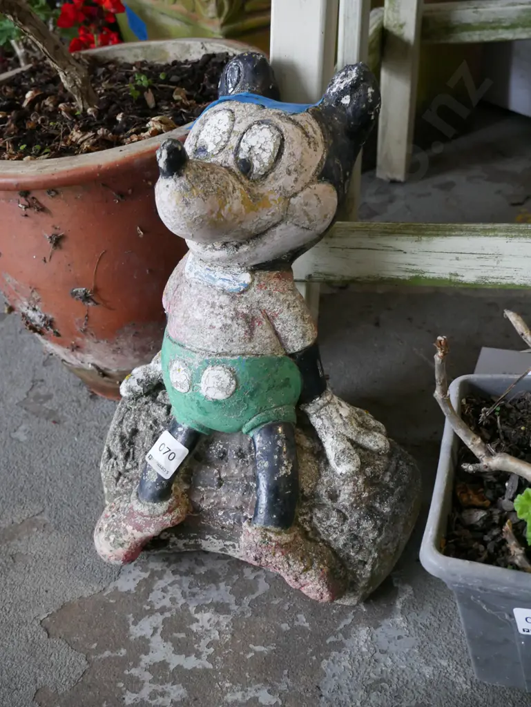 concrete ornament - Mickey Mouse Image 1++