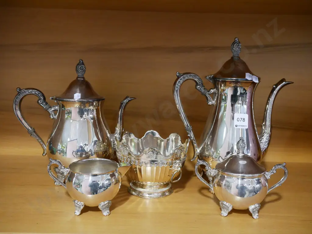 plated ware; tea pot, coffee pot etc Image 1++