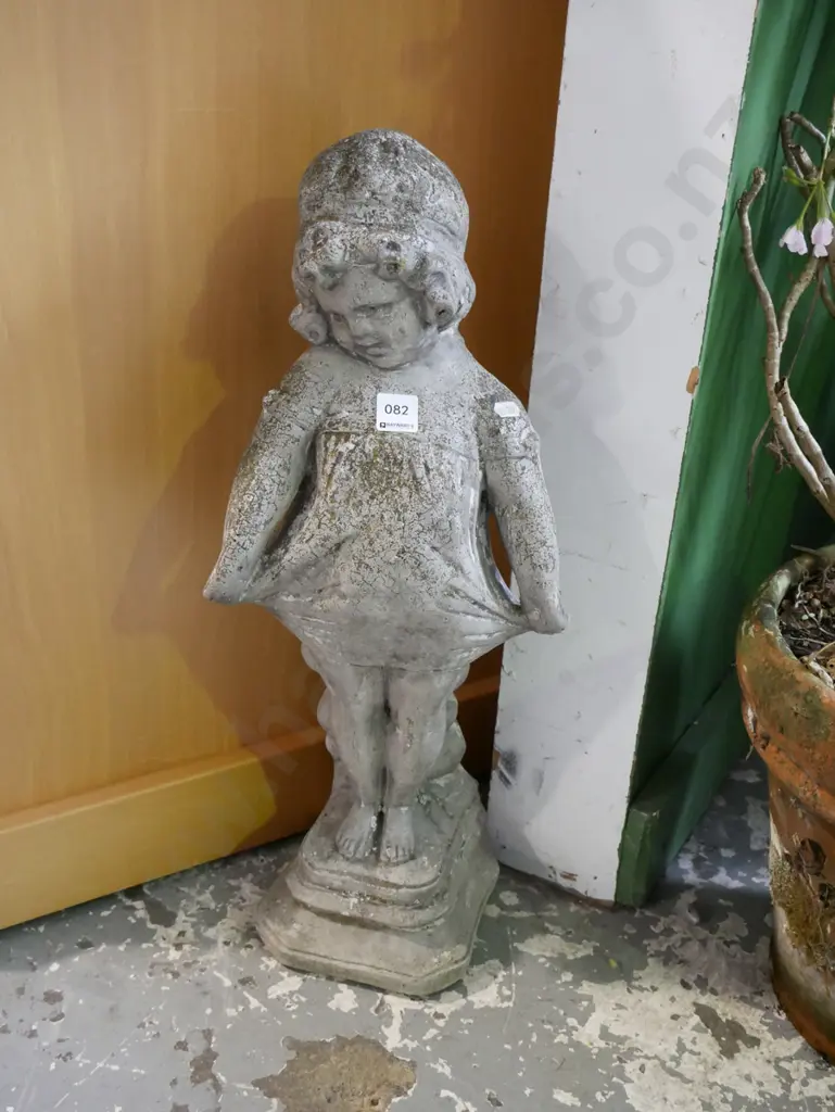 concrete garden ornament - girl H-580 Image 1++