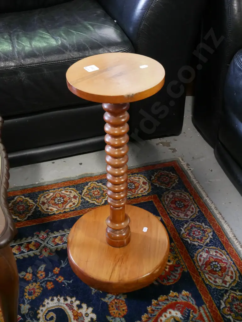jardiniere stand made from cotton pilaster with rimu ends H-550 Image 1++