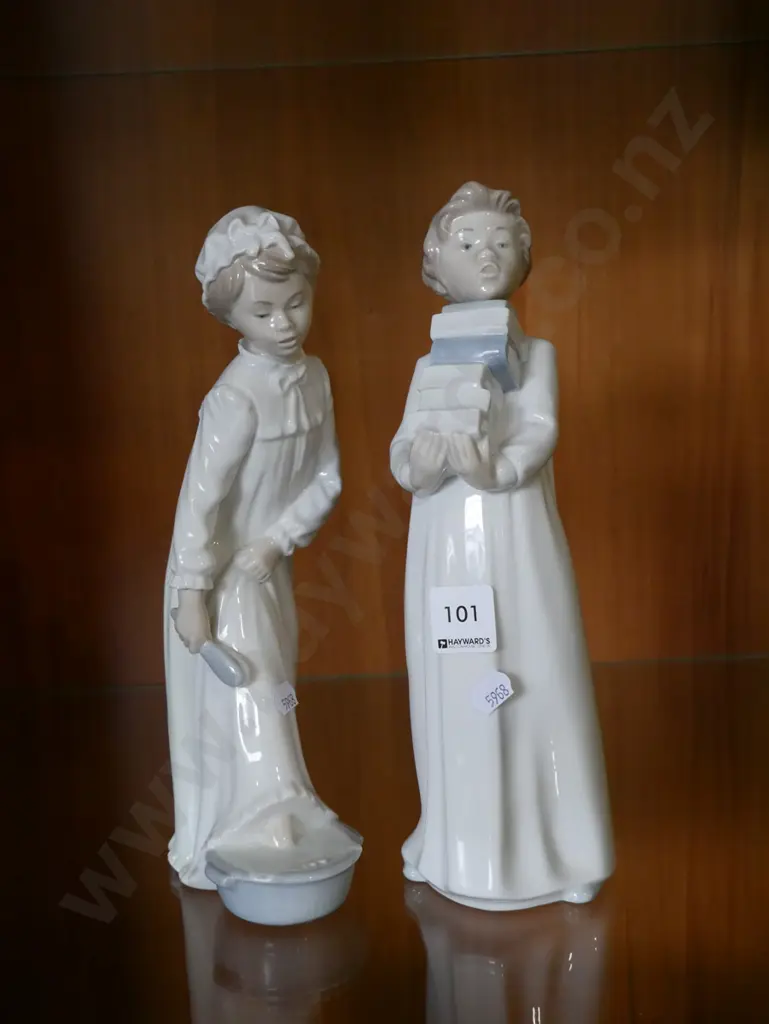 2x Nao figurines H-300 Image 1++