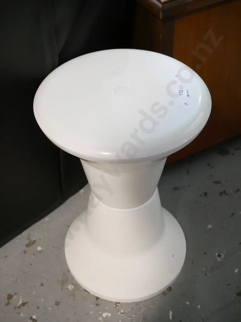 plastic shower stool Image 1++