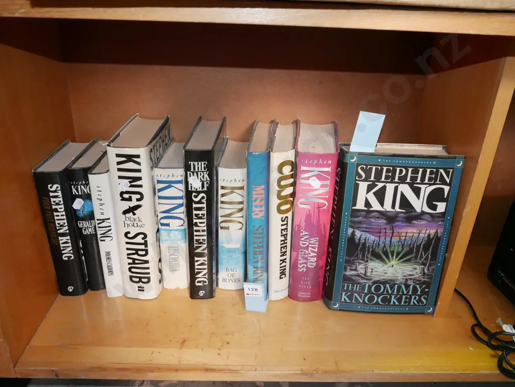 bay of Stephen King novels Image 1++