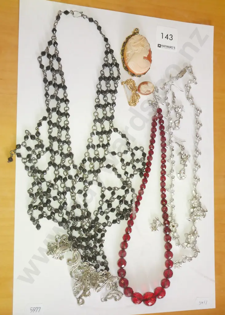 costume jewellery Image 1++