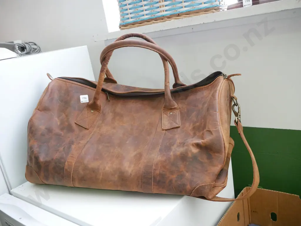 large leather holdall Image 1++